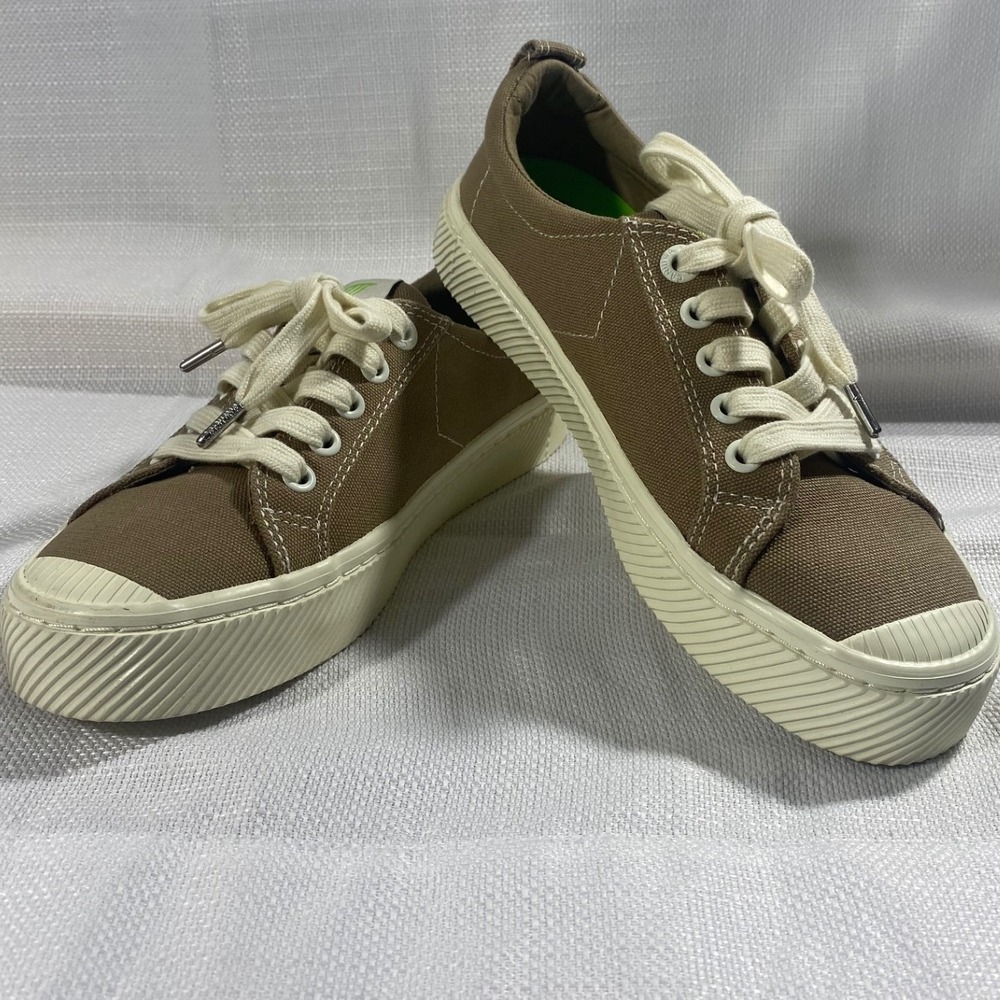 Cariuma OCA Low Camel Brown Canvas Sneakers Womens 6 Mens 4.5 Sustainable Shoe
